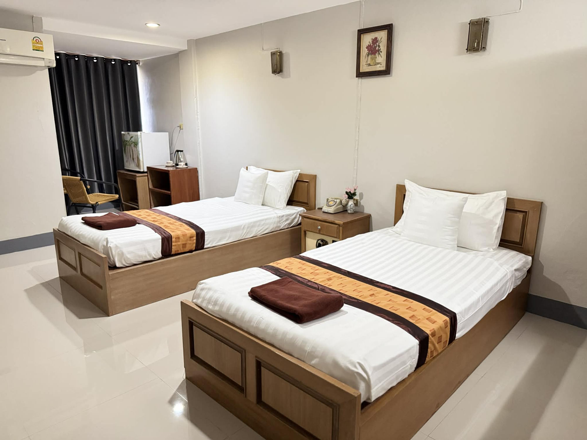 ห้องพักเตียงคู่ 2 เตียง โรงแรมเชียงดาวอินน์ ที่พักเชียงดาว ใกล้สถานีขนส่ง